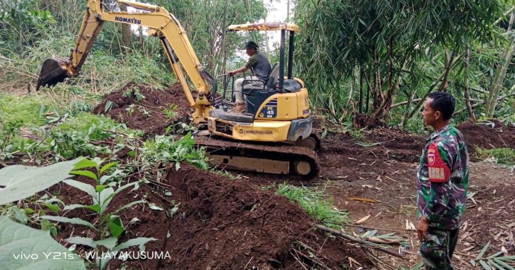 Pra TMMD Koramil 13 Pulosari, Membuka Akses Jalan Sepanjang 2 KM Desa Terpencil