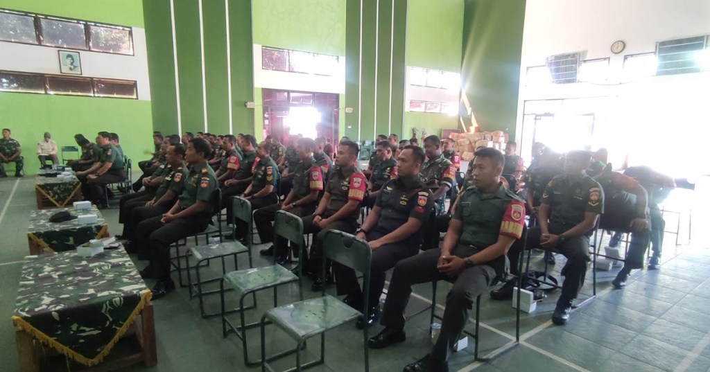 Prajurit dan PNS Kodim Pemalang Menerima Penyuluhan Hukum dari Kumdam&nbsp;IV/Diponegoro