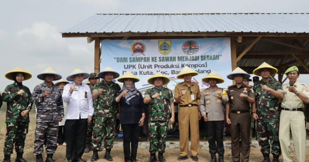 Serbuan Teritorial TNI: Danrem 071/Wijayakusuma Tanam Perdana Padi dan Jagung di&nbsp;Pemalang
