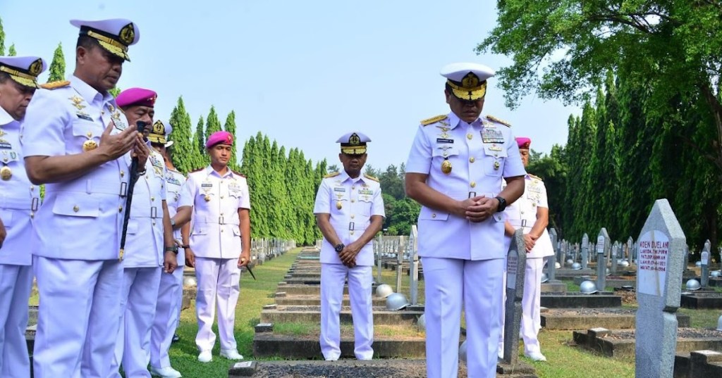 Jelang HUT Ke-79 TNI AL, Kasal Pimpin Ziarah Ke Tamam Makam Pahlawan&nbsp;Nasional